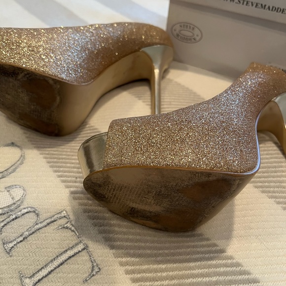 Steve Madden “Scandall Gold Glitter” platform pumps - Picture 5 of 6